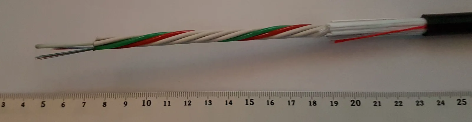 Fibra óptica en una oficina existente: cómo tenderla sin convertir la remodelación en un caos