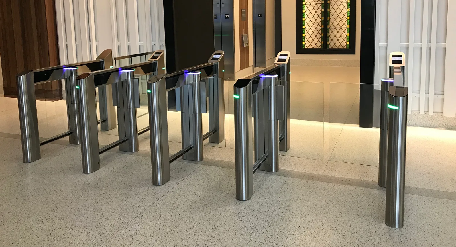 Control de acceso en entradas complejas: cómo diseñar el flujo antes de comprar lectores