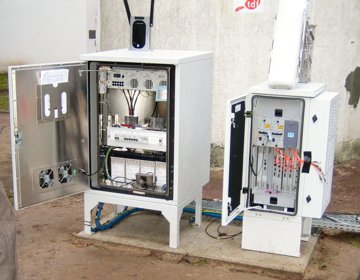 Gabinetes exteriores IP y NEMA: proteger switches, PoE y controladores del clima
