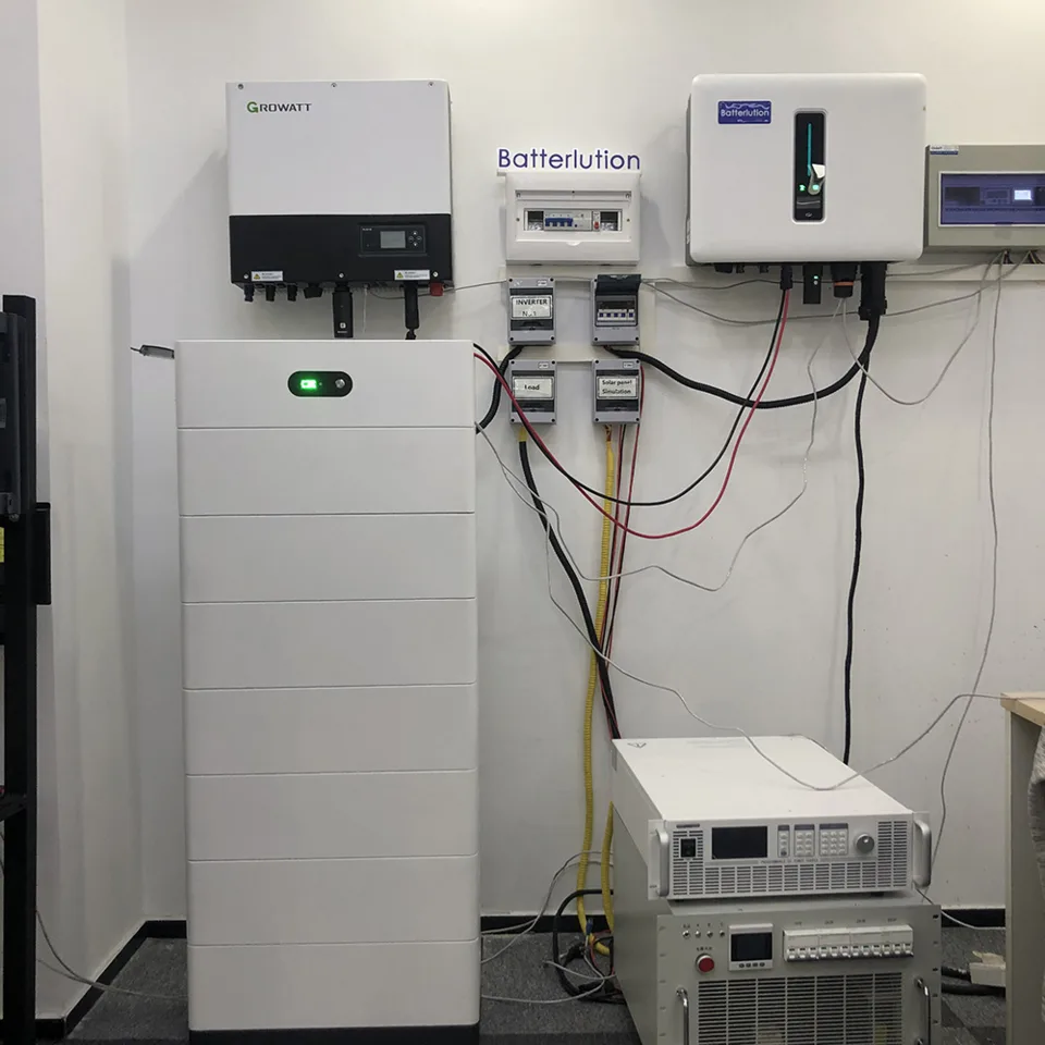 Microred solar para un negocio: cargas críticas, baterías y continuidad