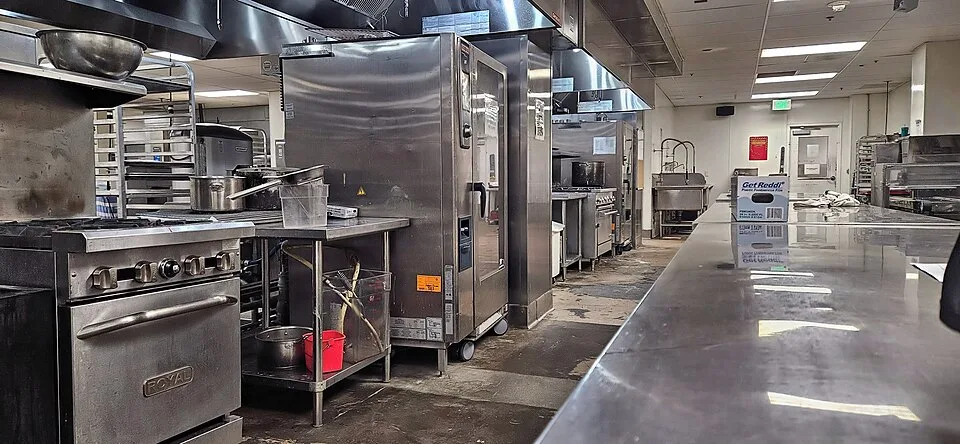 Cámaras en cocinas industriales: cómo vencer vapor, grasa y puntos ciegos