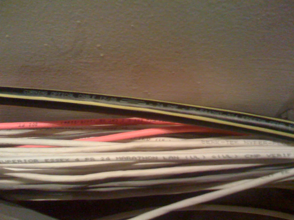 Cableado Cat6A, fibra óptica y PoE: guía para una oficina preparada