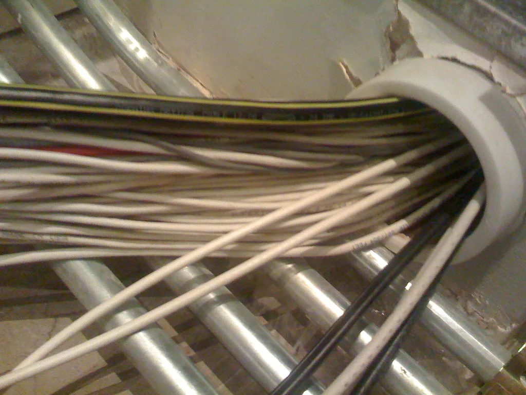 Cableado Cat6A, fibra óptica y PoE: guía para una oficina preparada en Mérida