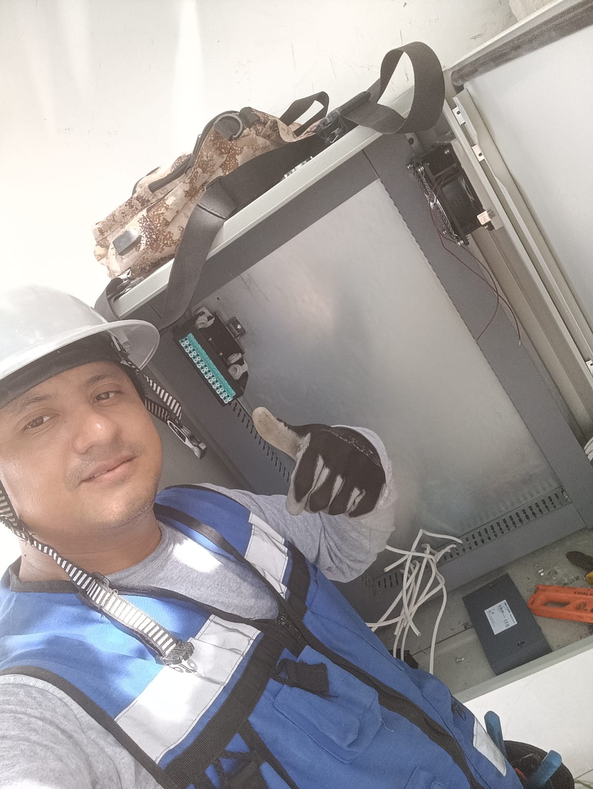 Sistema de acceso con tarjeta instalado por TECYPE en oficinas de Mérida
