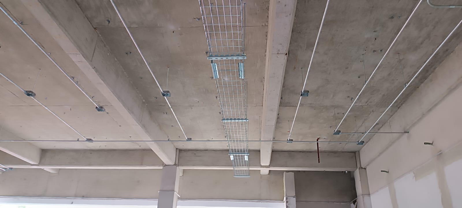 Centro de monitoreo y rack de servidores instalado por TECYPE