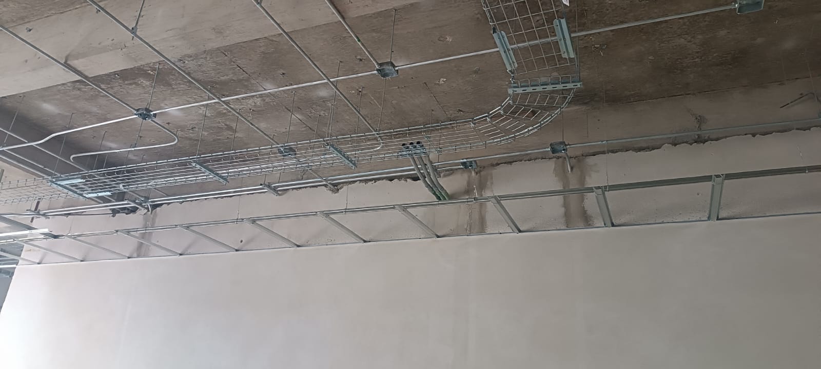 Control de acceso biométrico instalado por TECYPE en empresa de Mérida