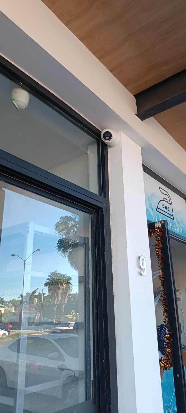 Panel solar para comercio instalado por TECYPE en Mérida