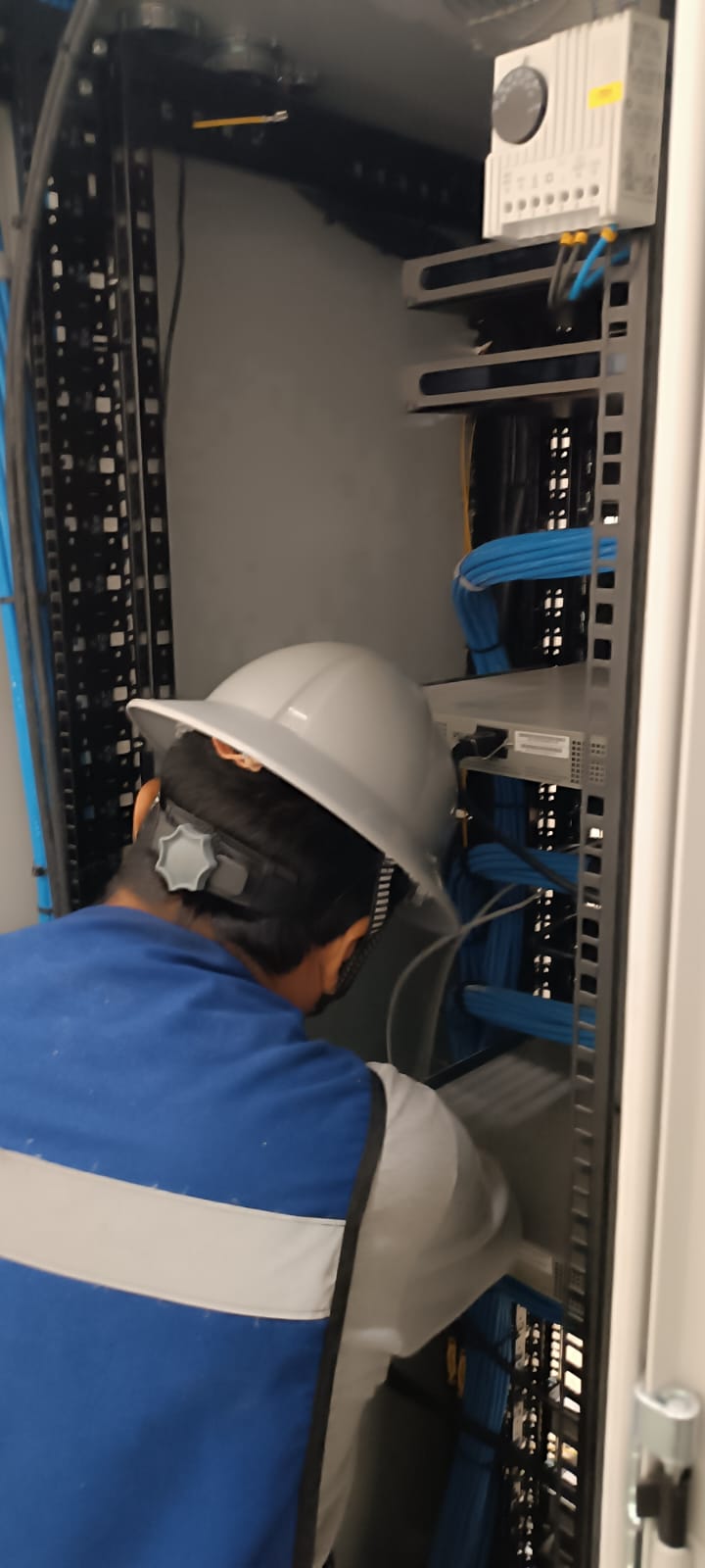 Panel solar híbrido instalado por TECYPE en hogar de Mérida