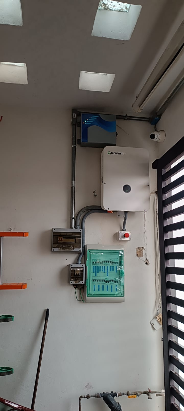 Cerco eléctrico con sensor de alarma instalado por TECYPE